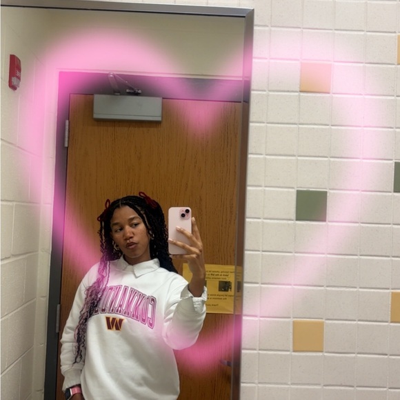 Meet your Posher, Niara - Picture 1 of 2